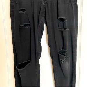 Distressed Black skinny Jeans size 7/28